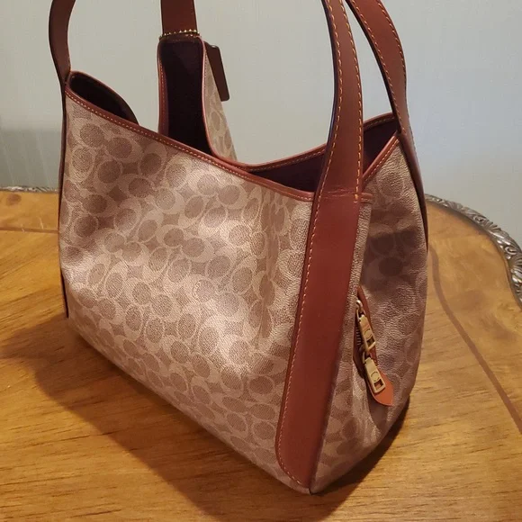 Like NEW Coach Hadley Hobo Bag In Signature Canvas - Picture 11 of 15